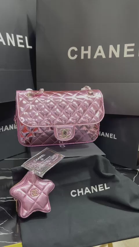 Chanel Edición Especial con Accesorio de Estrella Rosa Metálico Charol Piel