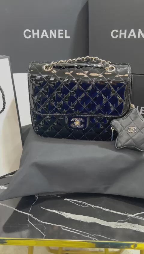 Chanel Negro Edición Especial con Accesorio de Estrella Charol y Piel