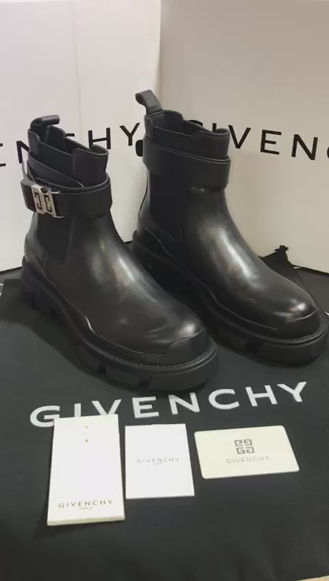 GIVENCHY Caballero