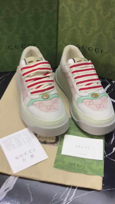 Gucci Tenis blanco con rosa