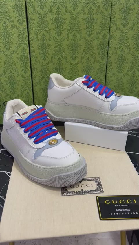 Gucci Tenis Blancos Agujetas Azul con Rojo