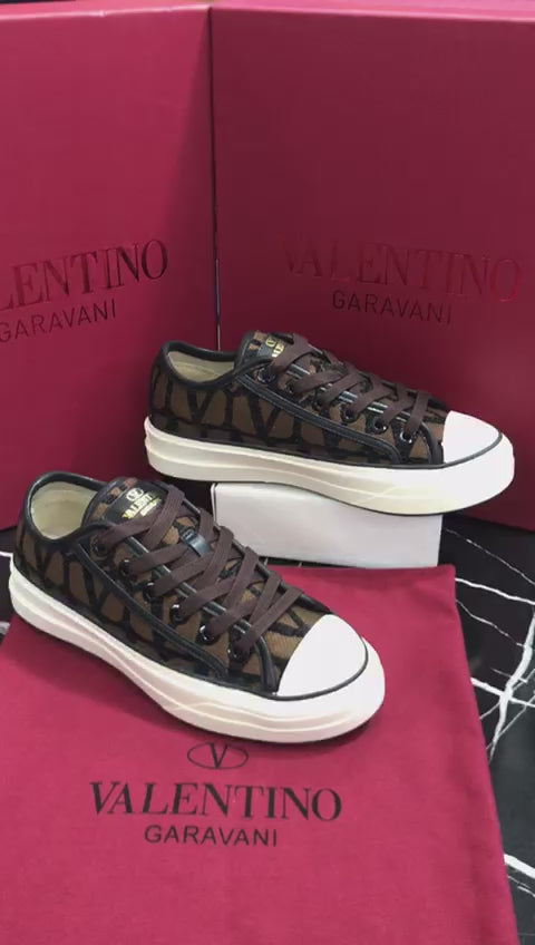 Valentino cafes oscuros