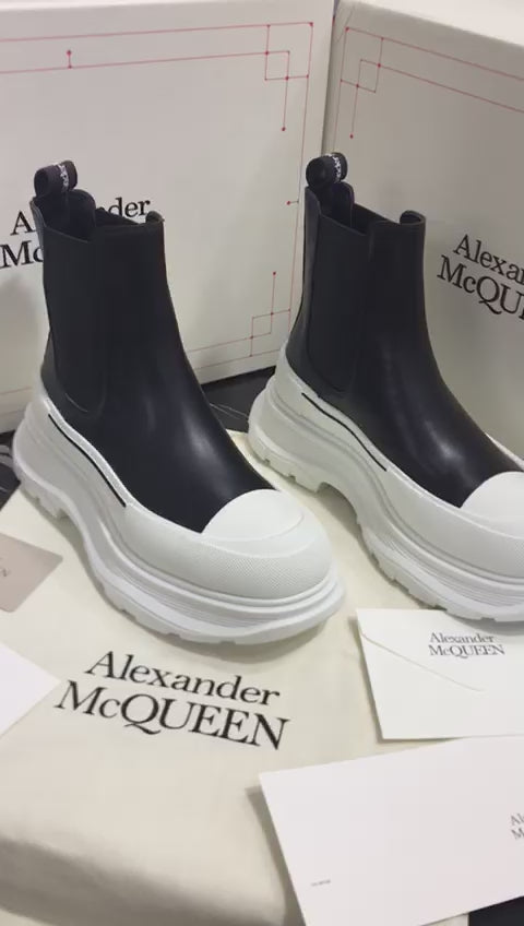 Alexander Mc Queen botin blanco con negro