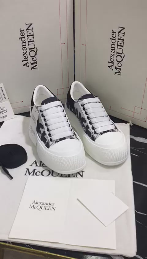 Tenis Alexander Mc Queen blacos con lineas negras