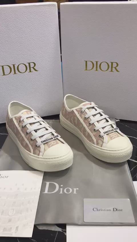 Dior tenis blancos con crema