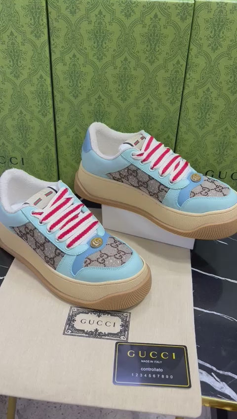 Gucci Tenis Azul con Rojo.