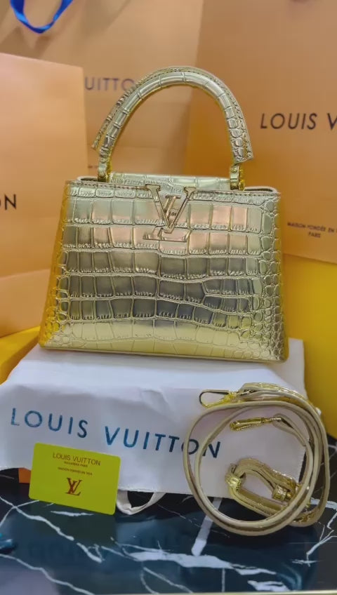 Louis Vuitton Capucine Edición Especial Dorada Piel