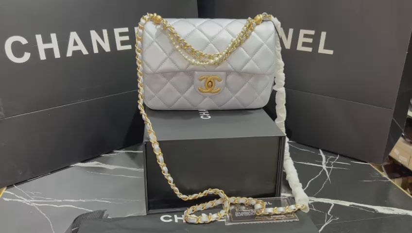 Chanel Edición Especial Brillante Plateada Piel