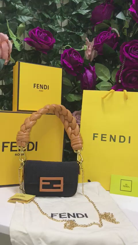 Fendi Negro Mostaza Piel Pequeña.