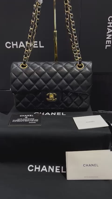 Chanel piel negra